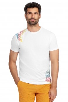 White t-shirt