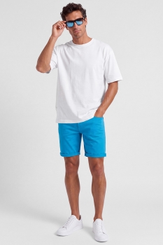 Pantaloni scurti slim albastri uni