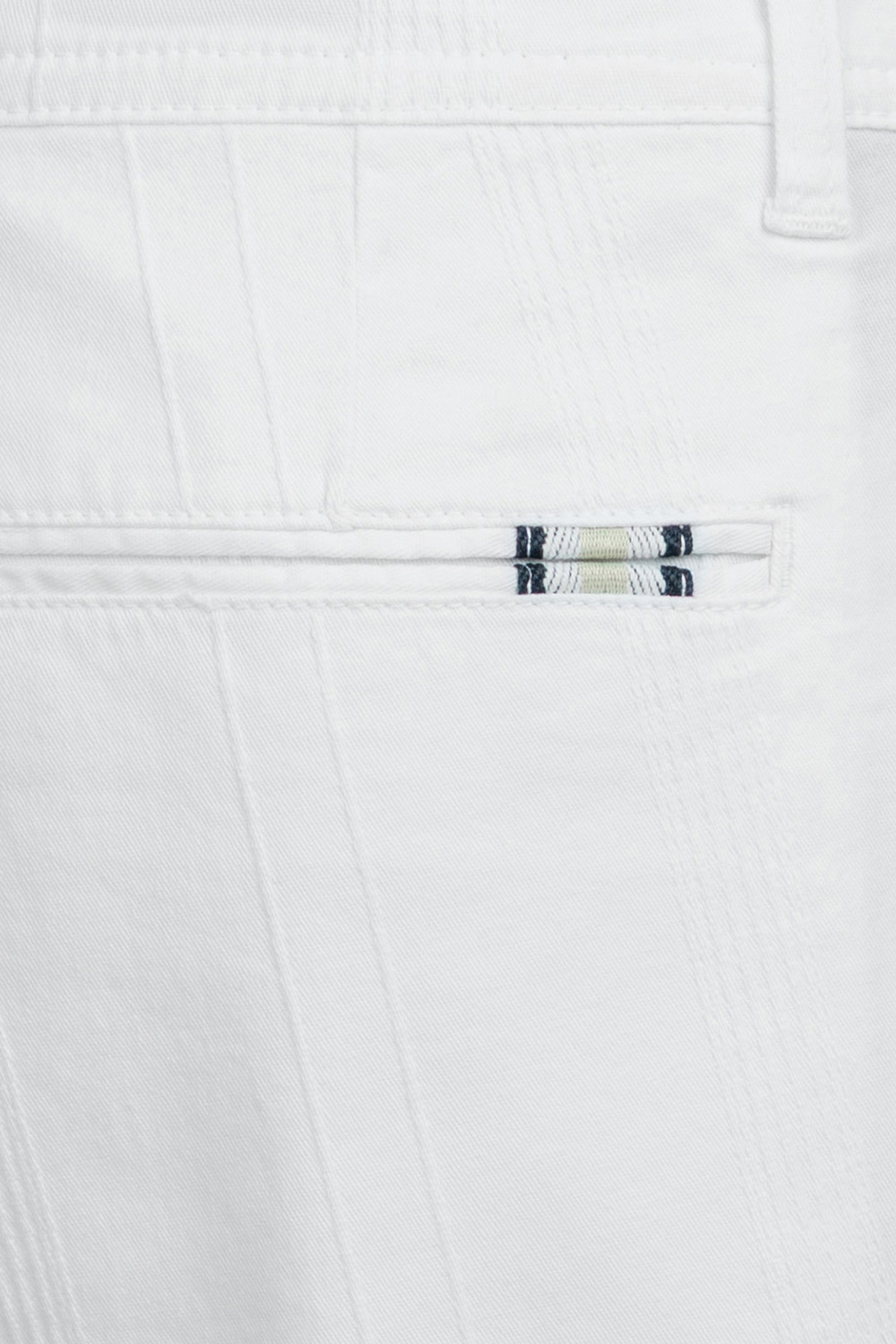 Pantaloni scurti slim albi uni 3