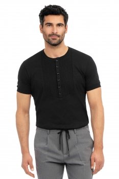 Black t-shirt
