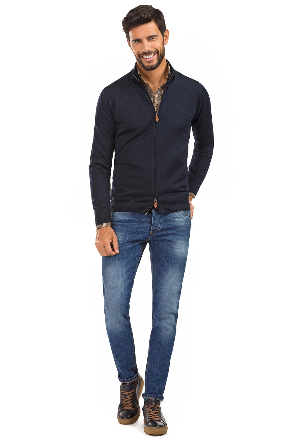 Regular body navy sweater 4