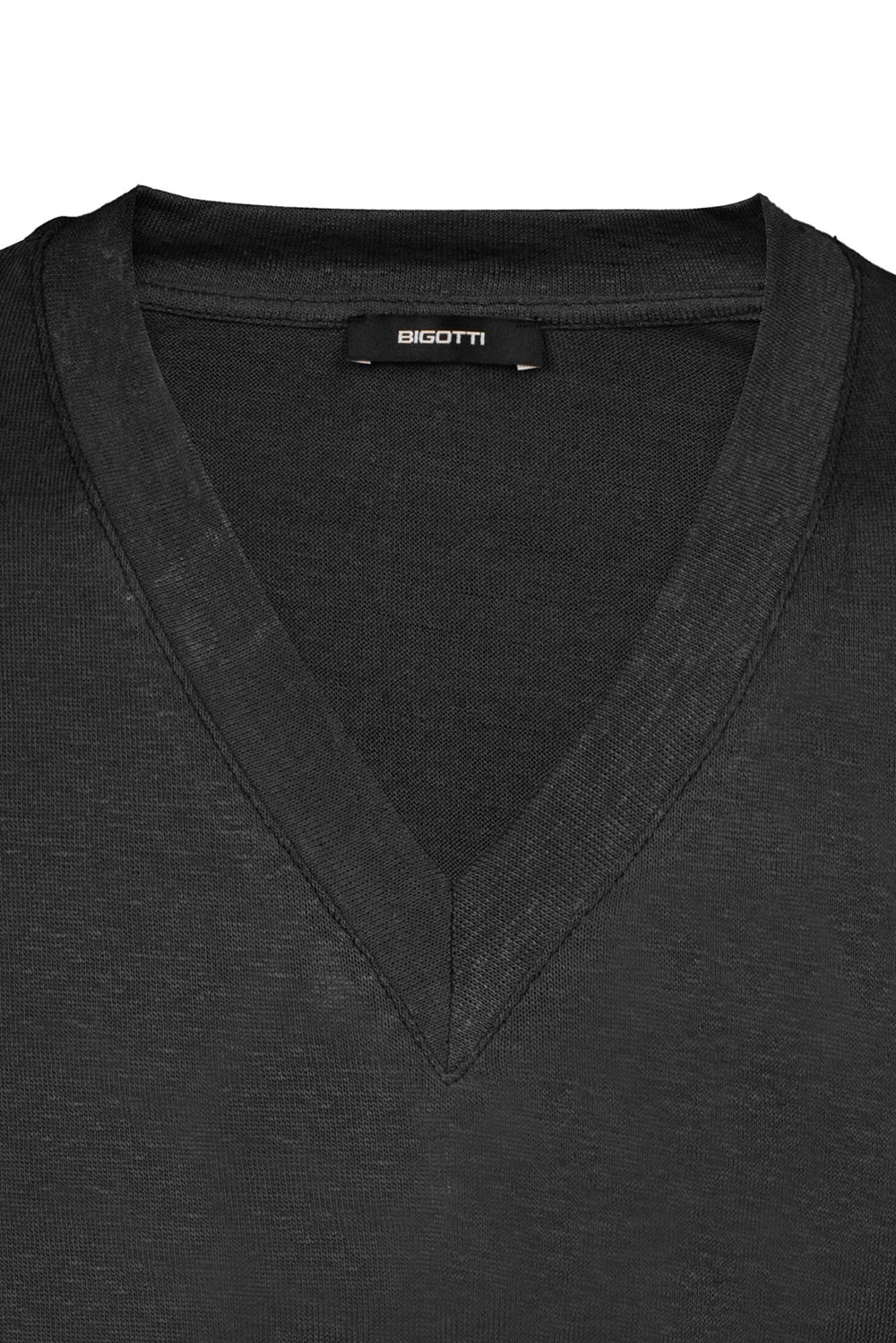 Tricou din in slim negru uni guler in v 1