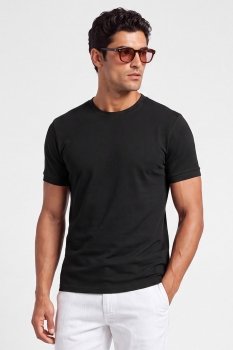 Black plain t-shirt