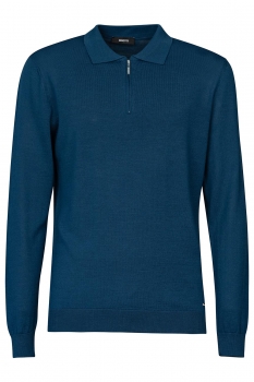 Slim body blue sweater