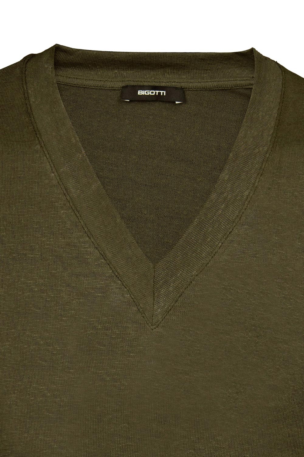 Tricou din in slim kaki uni guler in v 1